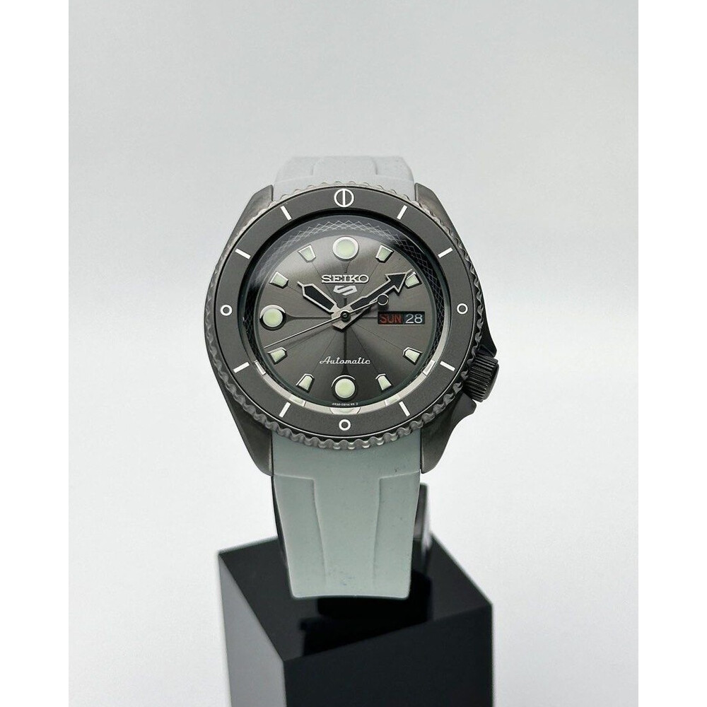 42mm Seiko SRPF75K1 Naruto Shikamaru SKX Limited Edition